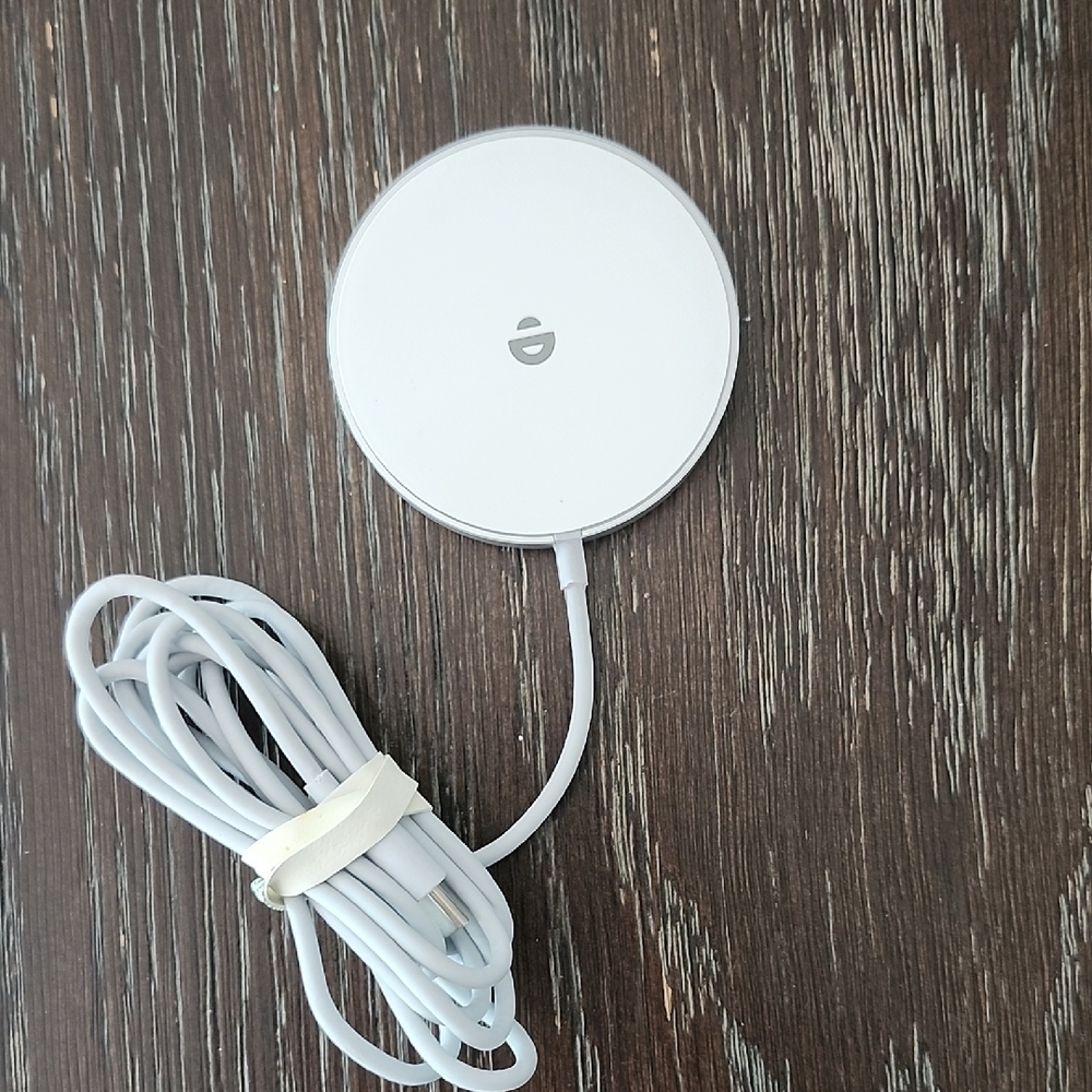 Magnetic Wireless Charger - Silver